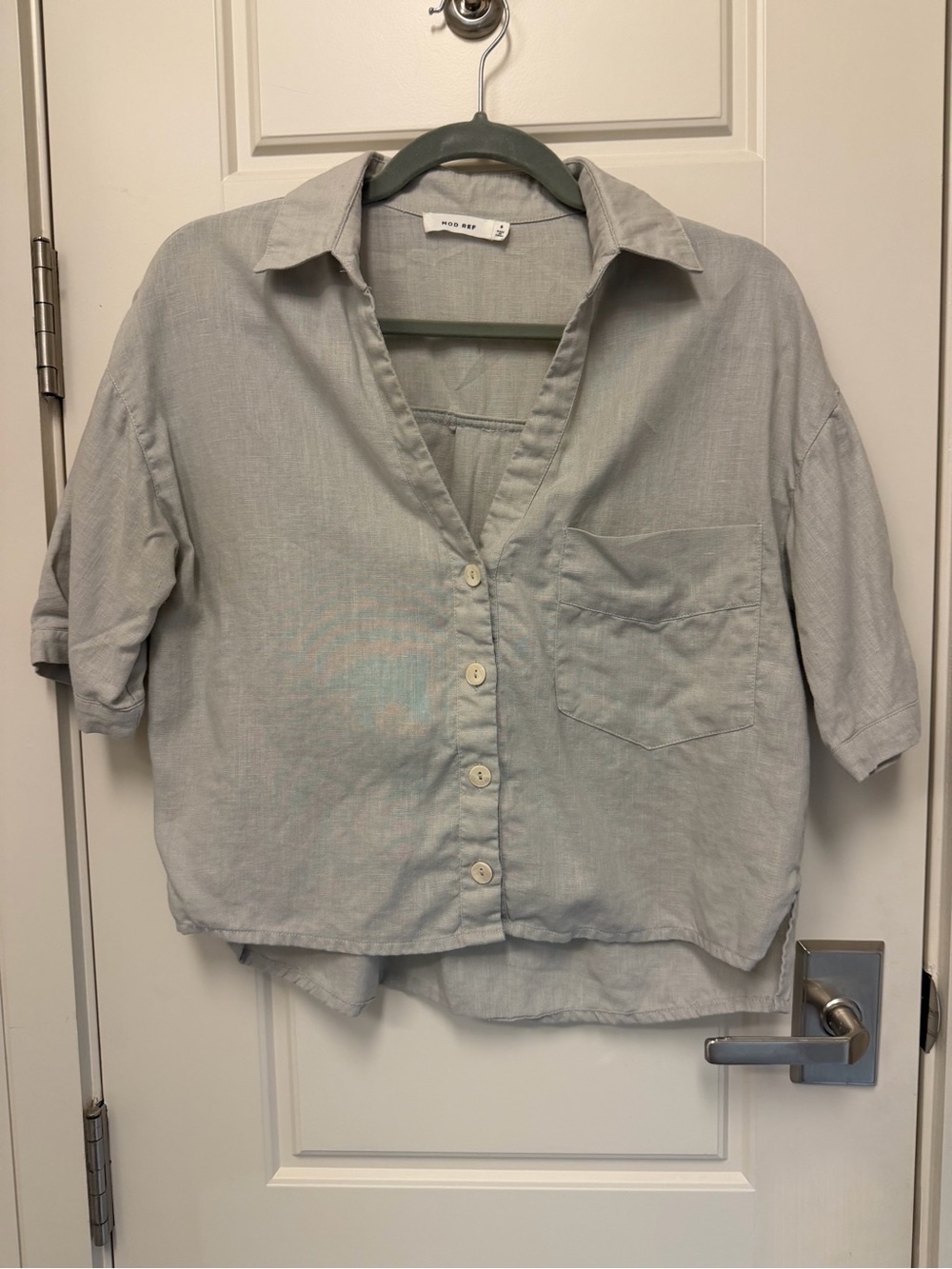 Mod Ref Light Gray Cropped Button-Down Shirt